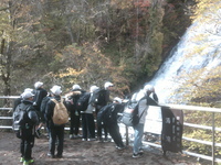ハイキングのゴール「湯滝」に着きました