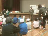 校長先生のお話を真剣に聞いている城南っ子