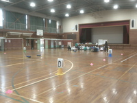 広い体育館で活動を楽しみます