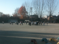 学年をこえて、なかよくドッチボール