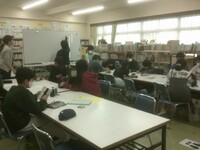 図書館で活動する図書委員会