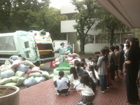 ごみ収集車を見学しました
