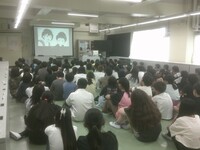 6年生と4年生の学習の様子